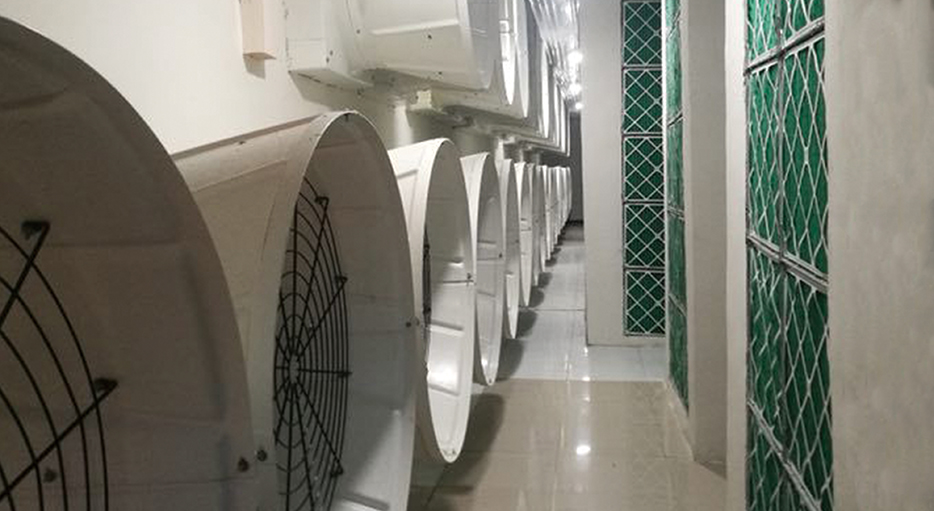 板式初效过滤器。